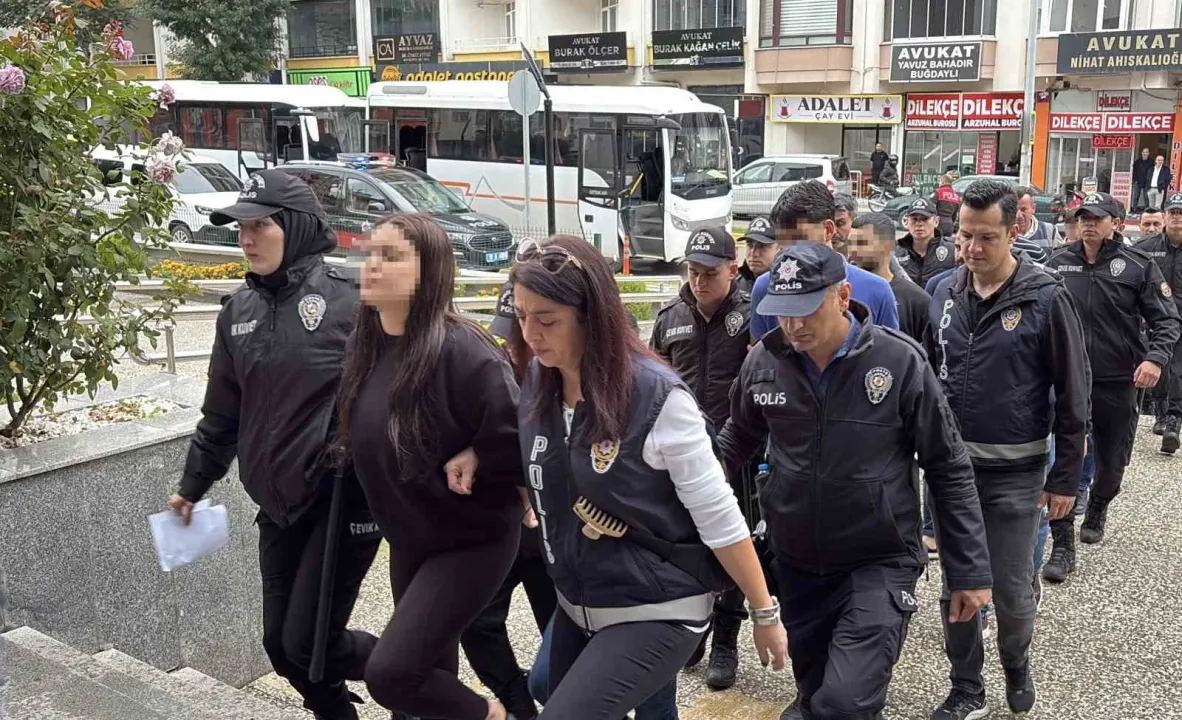 Dolandırıcılık operasyonunda 15 tutuklama