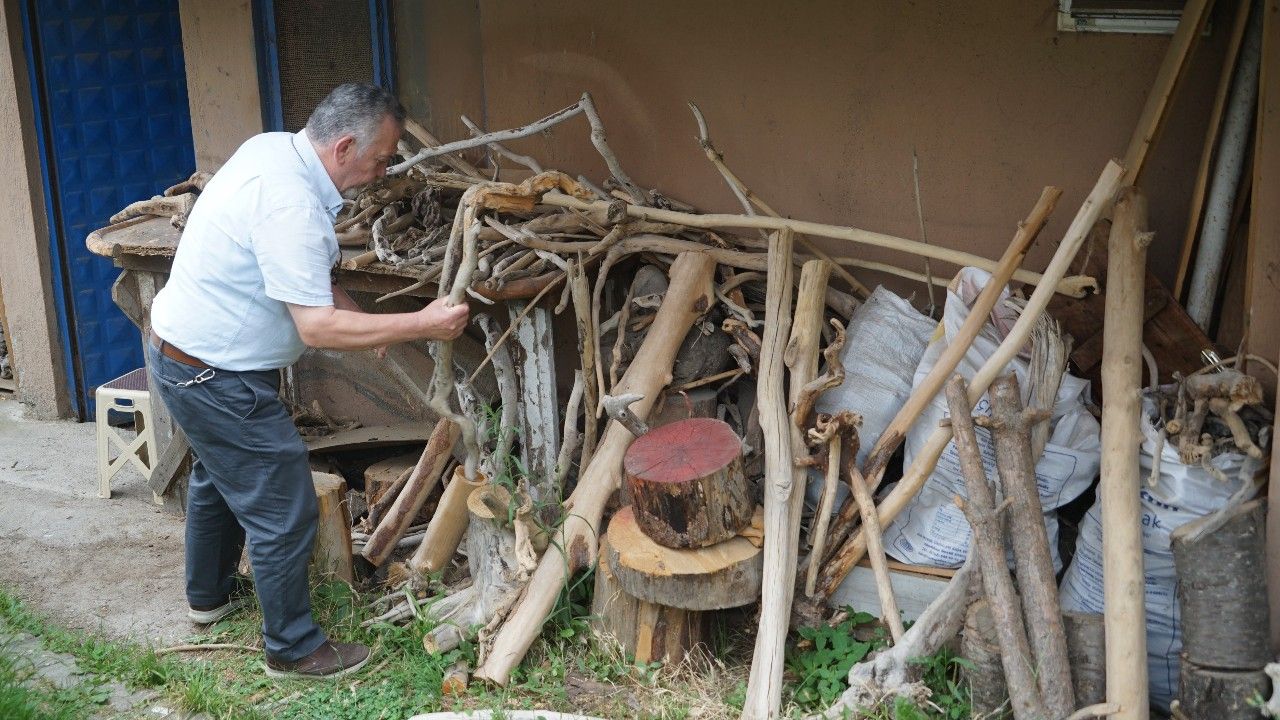 Emekli marangozun ellerinde ağaçlar sanat eserine dönüşüyor
