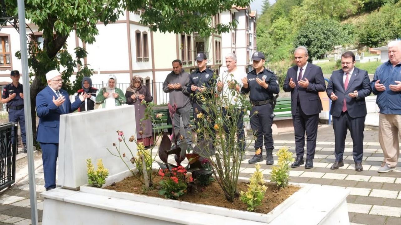 Bozkurt şehidini unutmadı: Mezarı başında anıldı