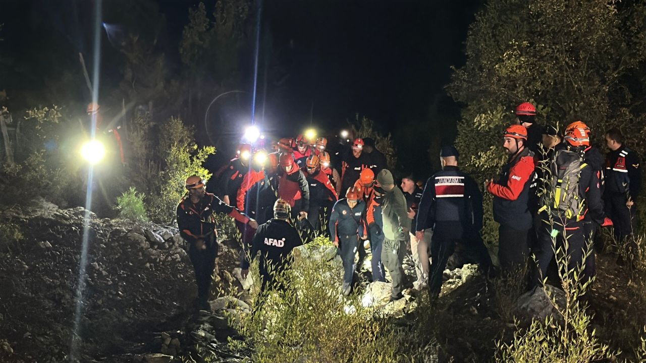 Kastamonu'dan da ekipler destek verdi: 1 kişinin cansız bedenine ulaşıldı