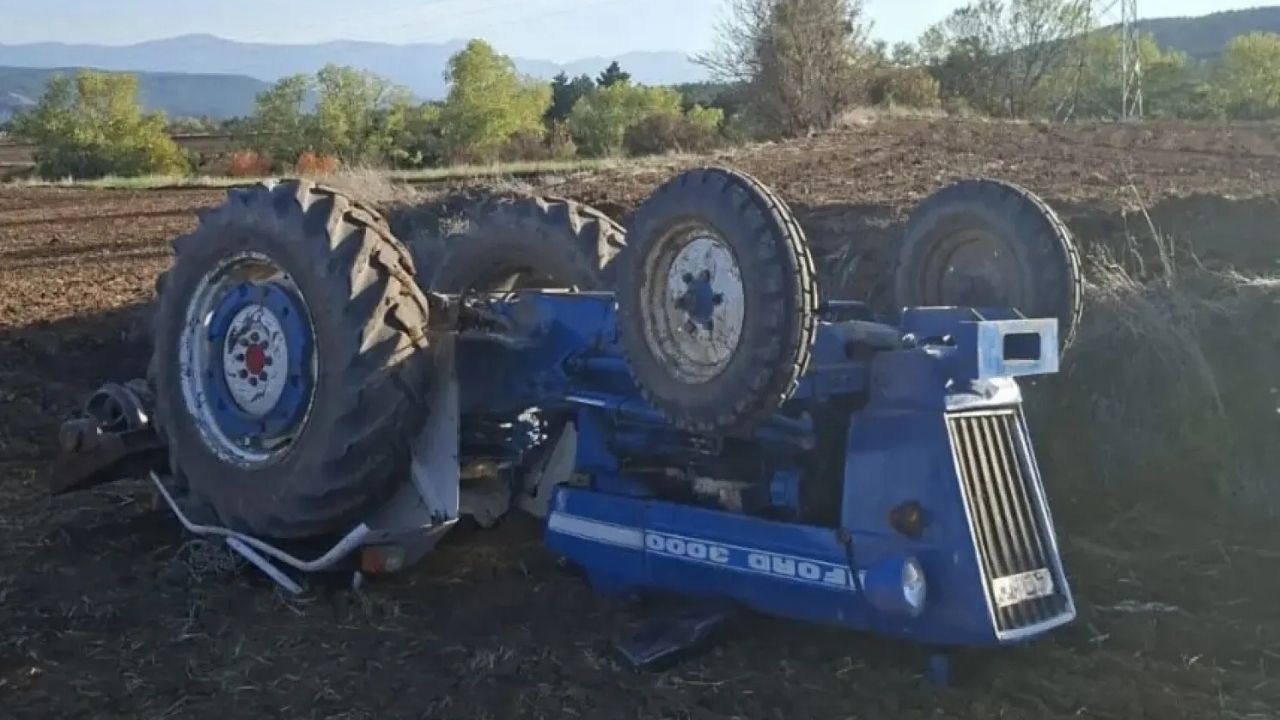 Kastamonu'da traktör devrildi: Sürücü hastaneye kaldırıldı!