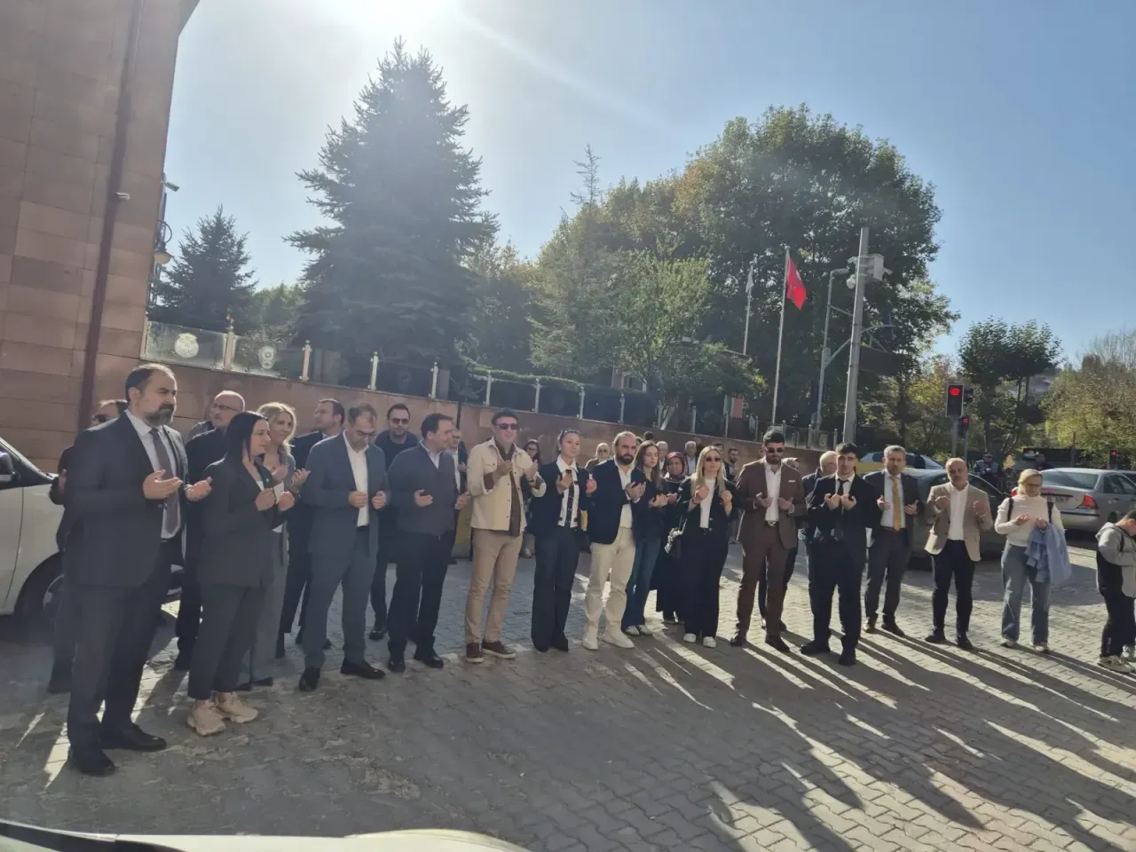 Ezgisu Tarhan Kliniği görkemli açılışla hizmete girdi!