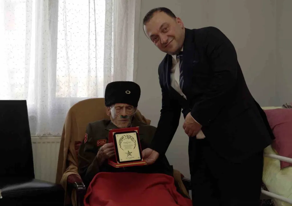 103 yaşındaki Kore gazisine Cumhuriyet Bayramı ziyareti