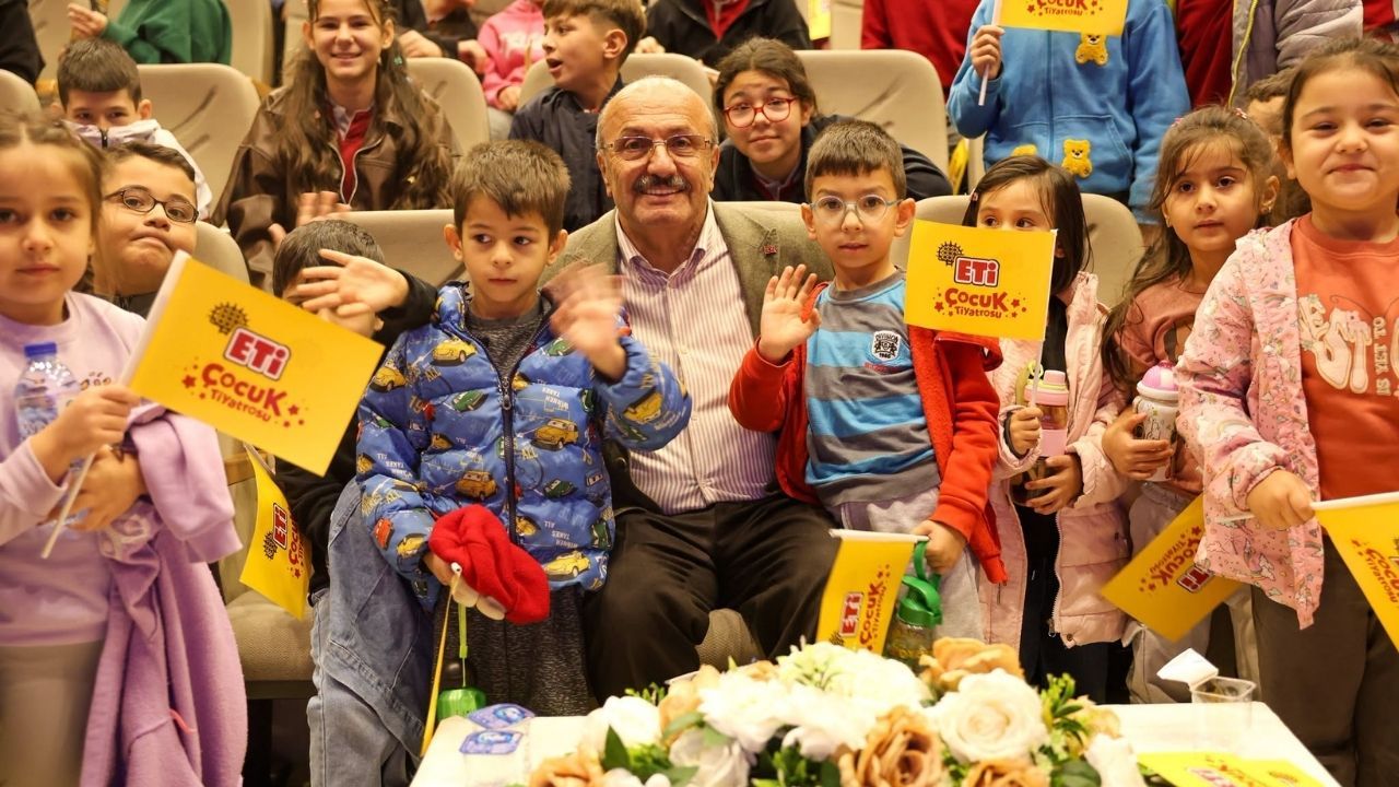 Taşköprü'de çocuklar tiyatro gösterisinde buluştu
