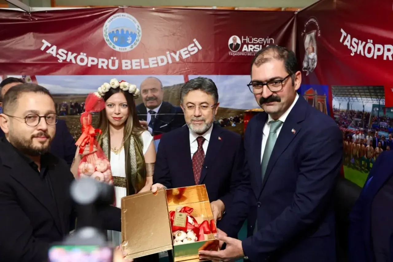 Bakan Yumaklı’ya Taşköprü Sarımsağı sürprizi!