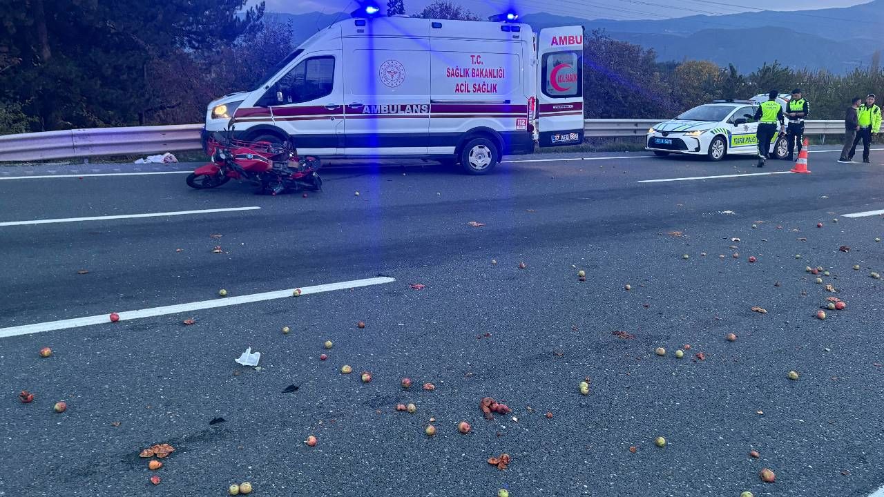 Otomobille üç sepetli motosiklet çarpıştı: 1 yaralı