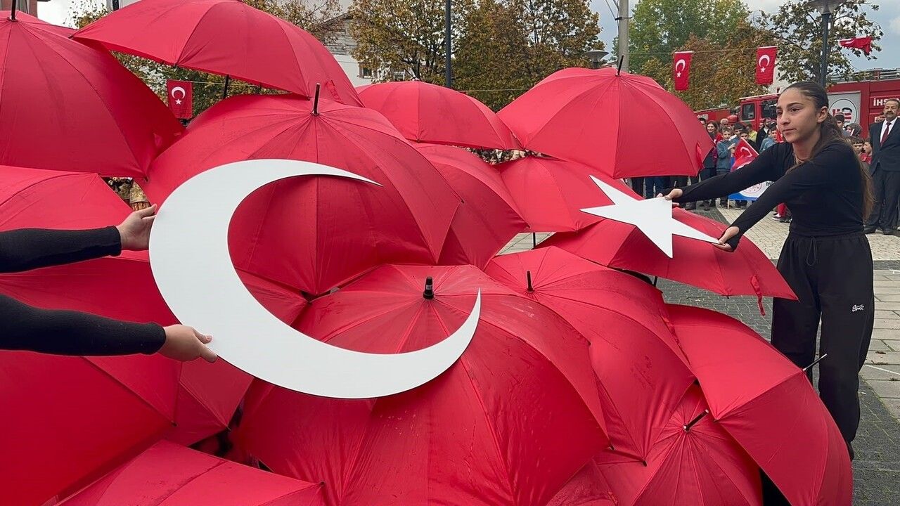 Kastamonu’da sağanağa rağmen Cumhuriyet coşkusu! İşte o anlar...