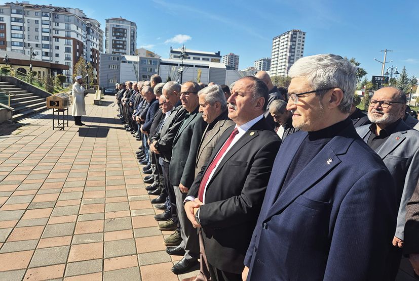 Kastamonu’nun ünlü diş hekiminin annesi toprağa verildi