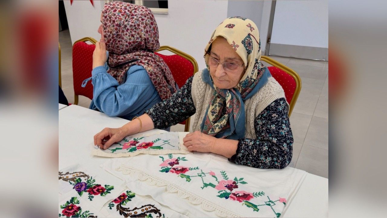 Şehit ve gazi yakınları sanatla moral buluyor: Yeni kurs başladı
