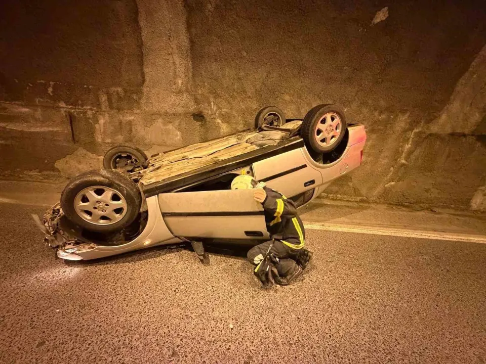 Tünelde kontrolden çıkan otomobil takla attı: 1 yaralı