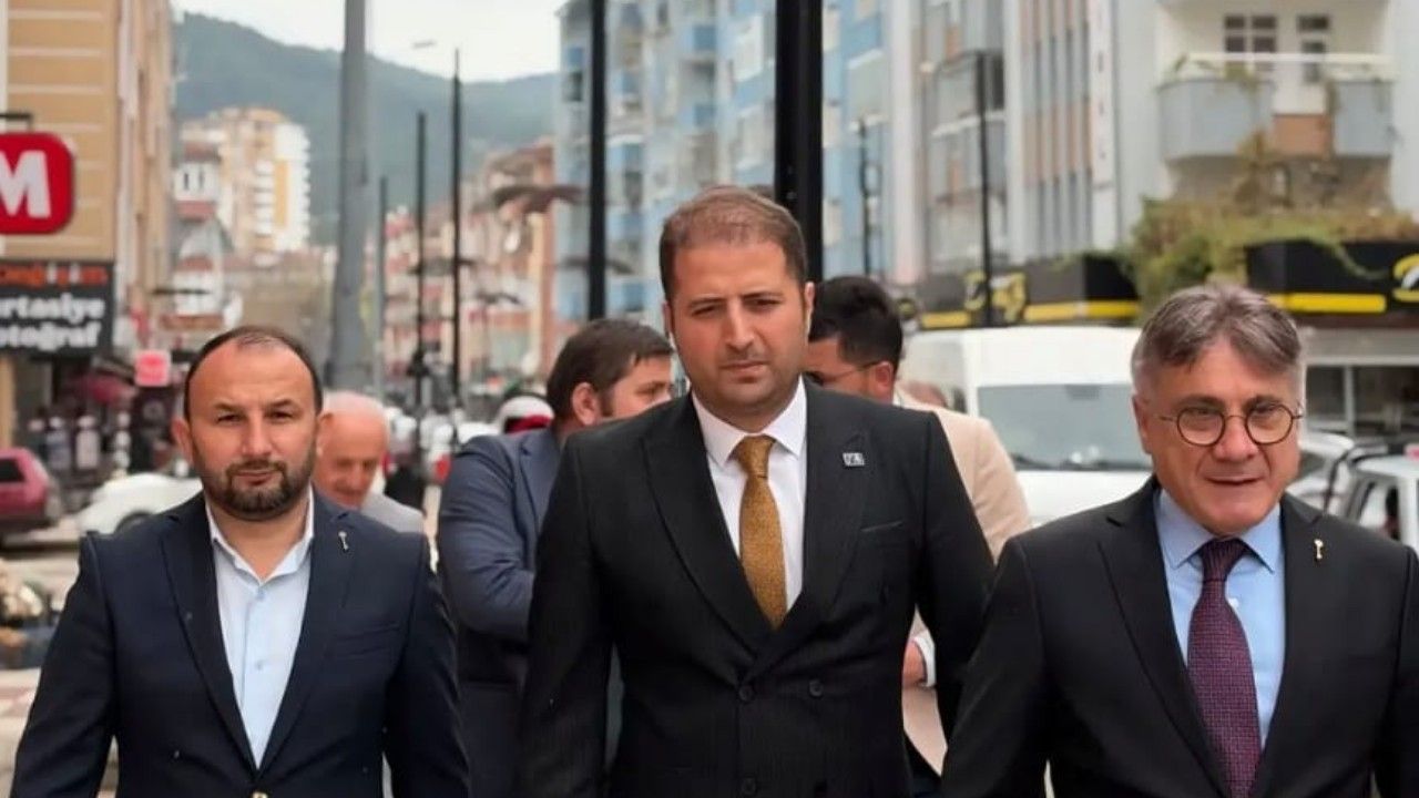 Anahtar Parti MYK Üyesi Yıldırım, esnafı dinledi