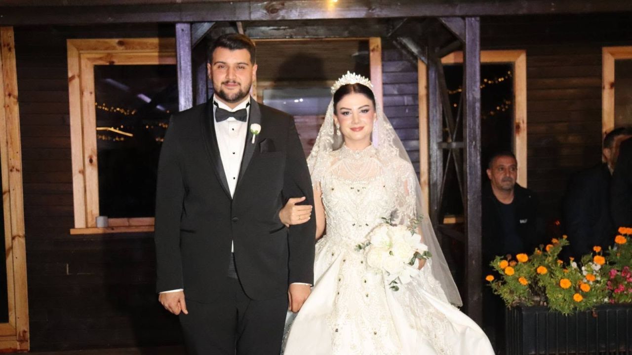 Görkemli düğünde dikkat çeken nikâh şahidi!