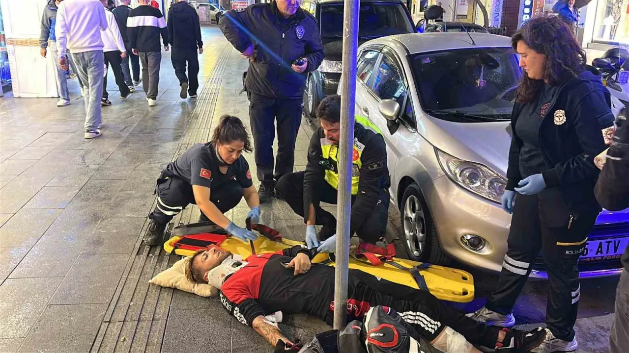İki otomobilin arasından geçmeye kalkışınca...