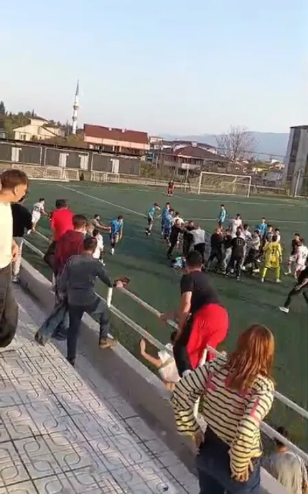 U17 maçında ortalık karıştı: Karşılaşma tatil edildi