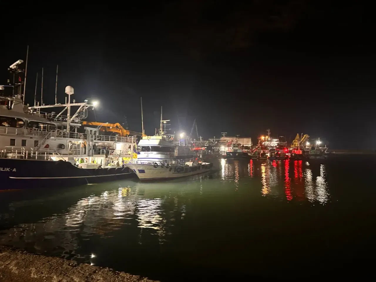 İnebolu Limanı’nda hareketli gece!