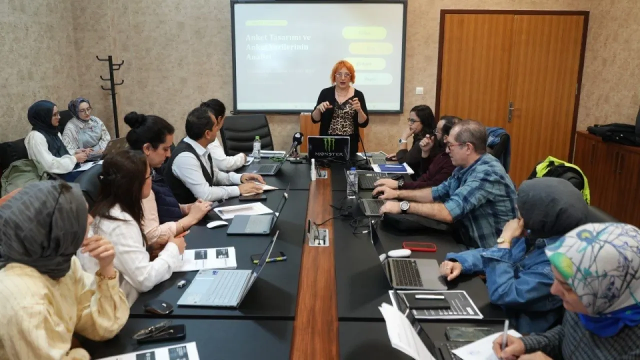 KBÜ’de araştırmacılar için veri analizi eğitimi düzenlendi