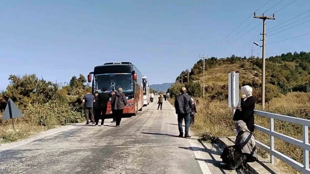 Cide-Bartın yolunda vatandaşlar isyanda: '14 aydır yol kapalı!'