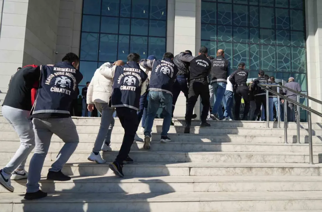 2 kadını fuhuşa sürükleyenler arasında Valilik çalışanı da var