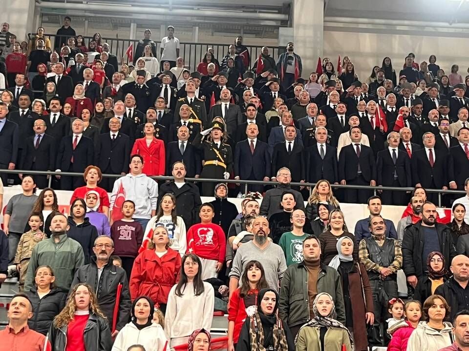 Kastamonu’da Cumhuriyet coşkusu salona sığmadı!